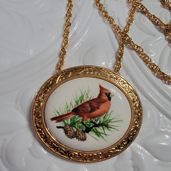 Vintage Avon Birds of Nature Collection Cardinal Necklace & Brooch - Picture 3 of 8